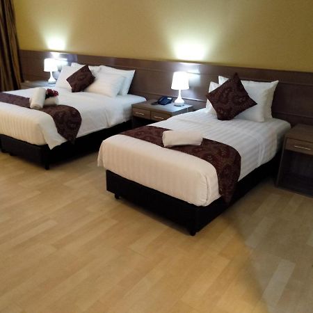Temu Primula Hotel Kampong Seberang Timor Buitenkant foto