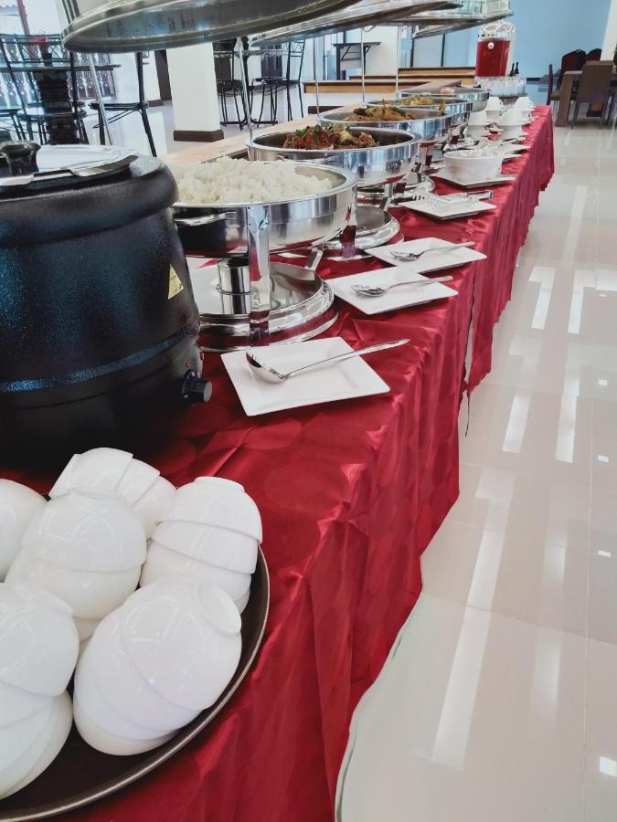 Temu Primula Hotel Kampong Seberang Timor Buitenkant foto