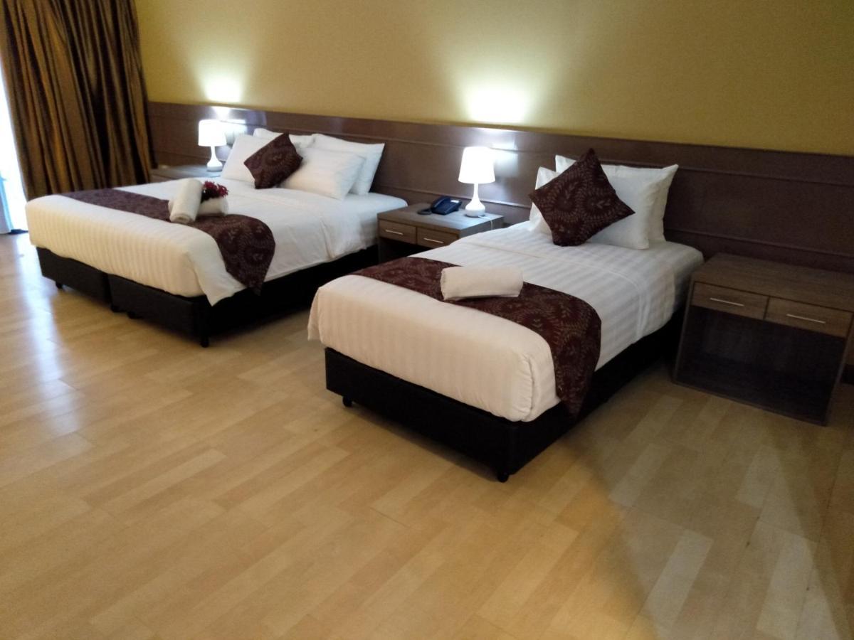 Temu Primula Hotel Kampong Seberang Timor Buitenkant foto