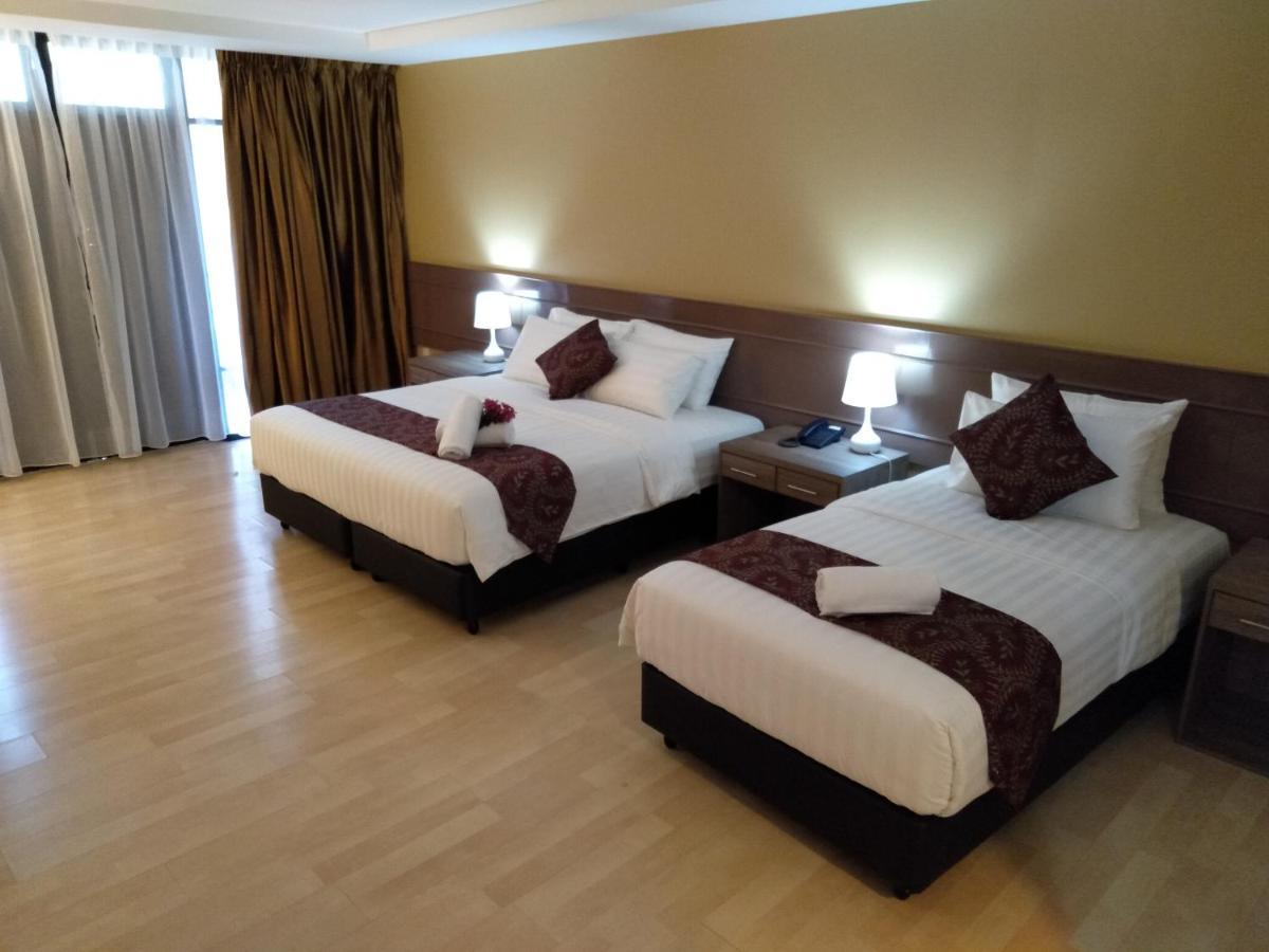 Temu Primula Hotel Kampong Seberang Timor Buitenkant foto