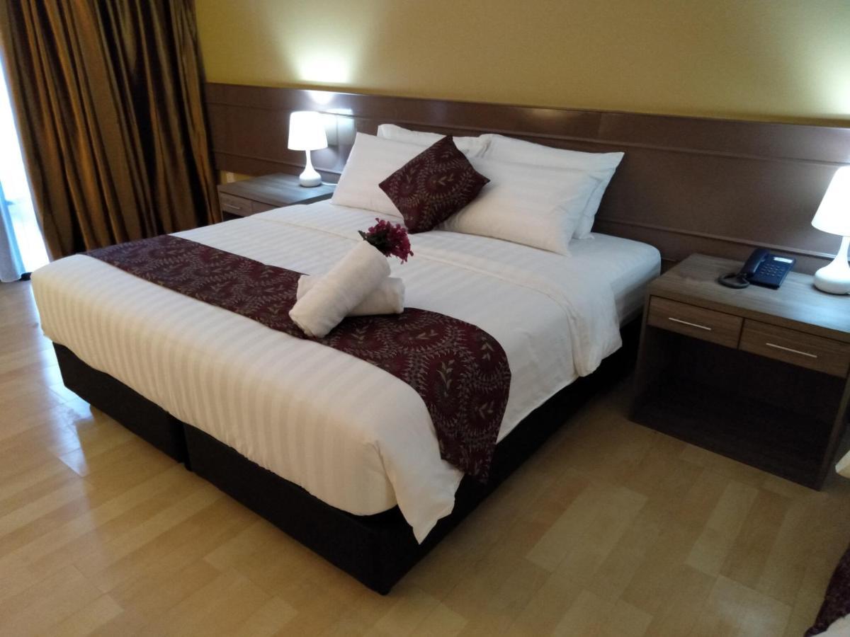 Temu Primula Hotel Kampong Seberang Timor Buitenkant foto