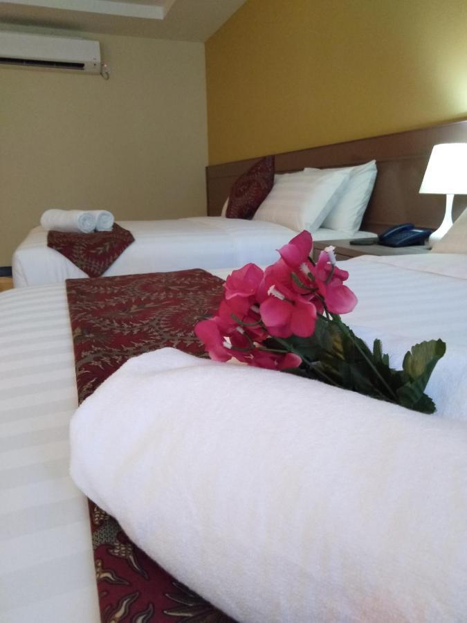Temu Primula Hotel Kampong Seberang Timor Buitenkant foto