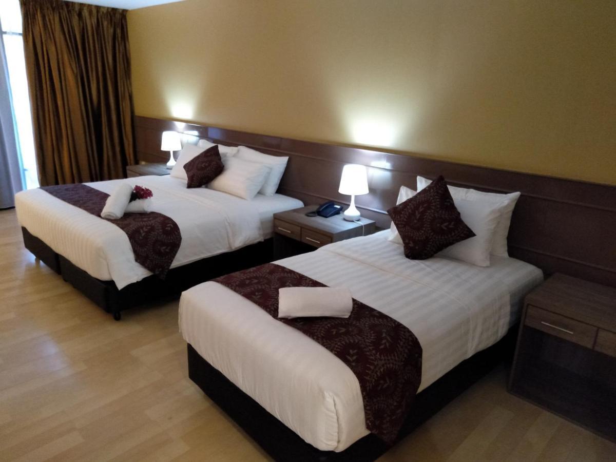 Temu Primula Hotel Kampong Seberang Timor Buitenkant foto