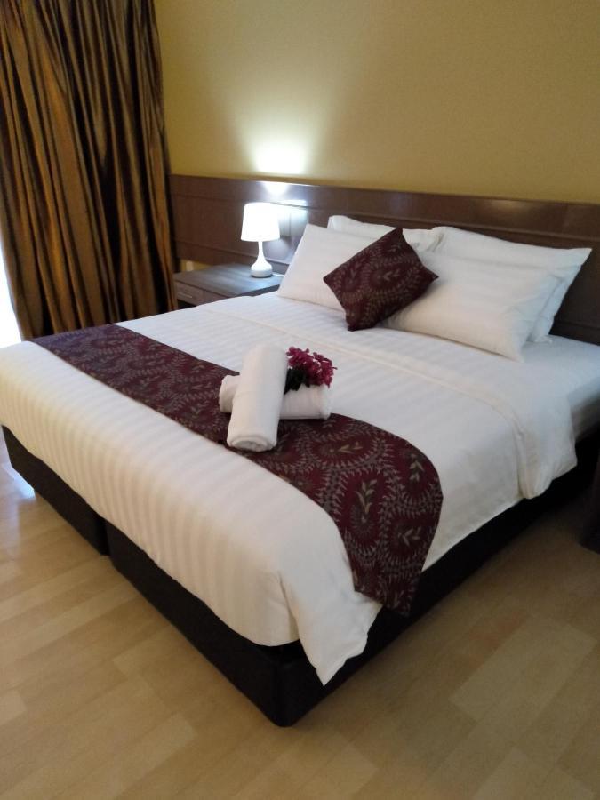 Temu Primula Hotel Kampong Seberang Timor Buitenkant foto