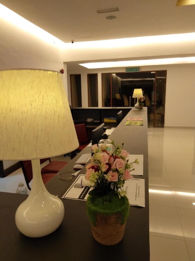 Temu Primula Hotel Kampong Seberang Timor Buitenkant foto